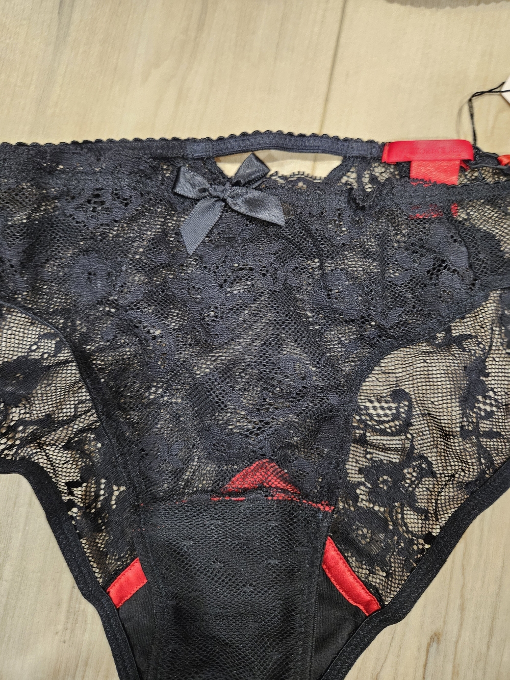 Victoria's Secret Black Lace Underwire Bra & Bikini Set - Picture 2 of 8